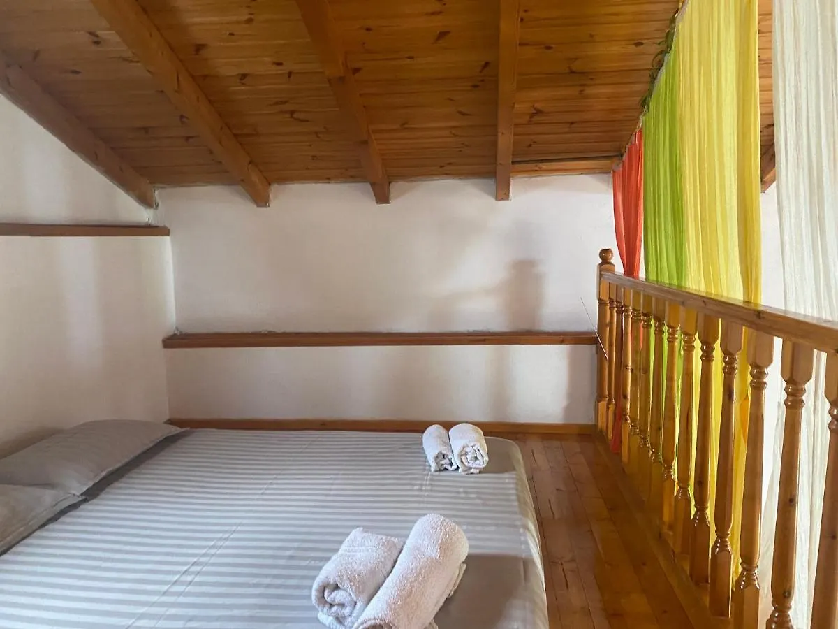 Rexhos Studios Himare Aparthotel