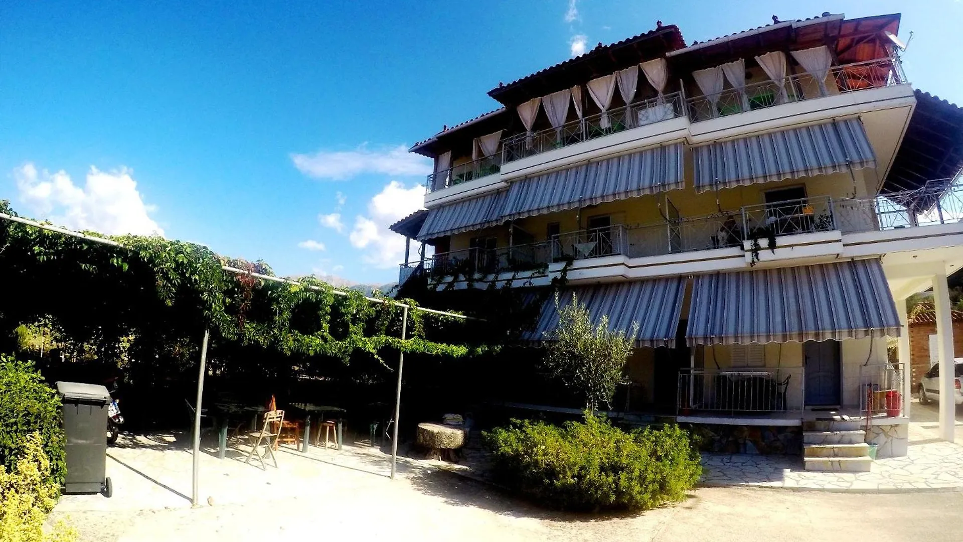 Aparthotel Rexhos Studios Himare