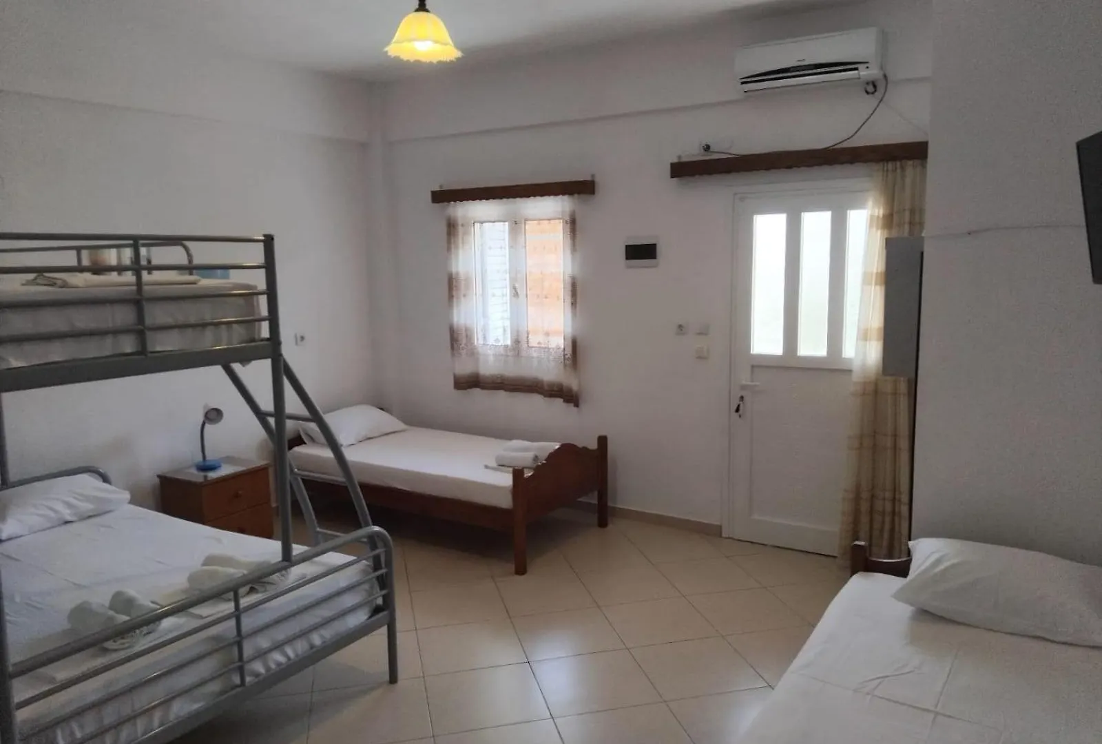 Rexhos Studios Himare Aparthotel
