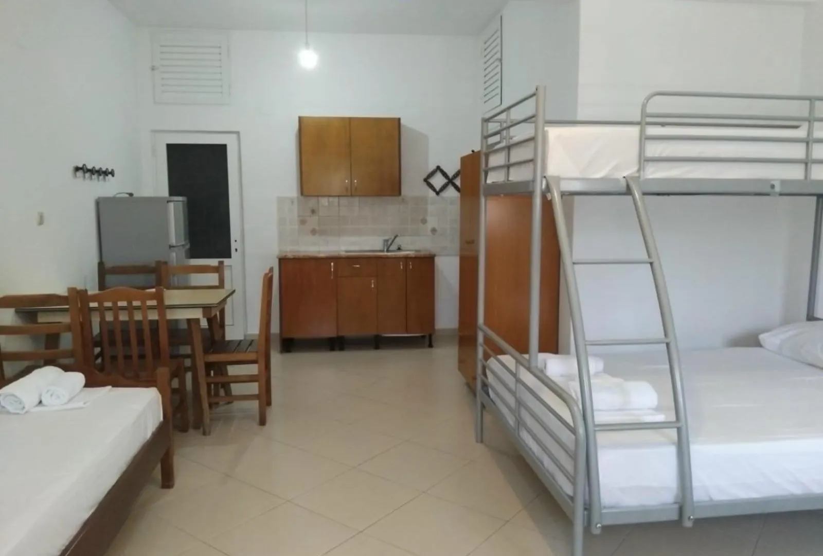 Rexhos Studios Himarë Aparthotel