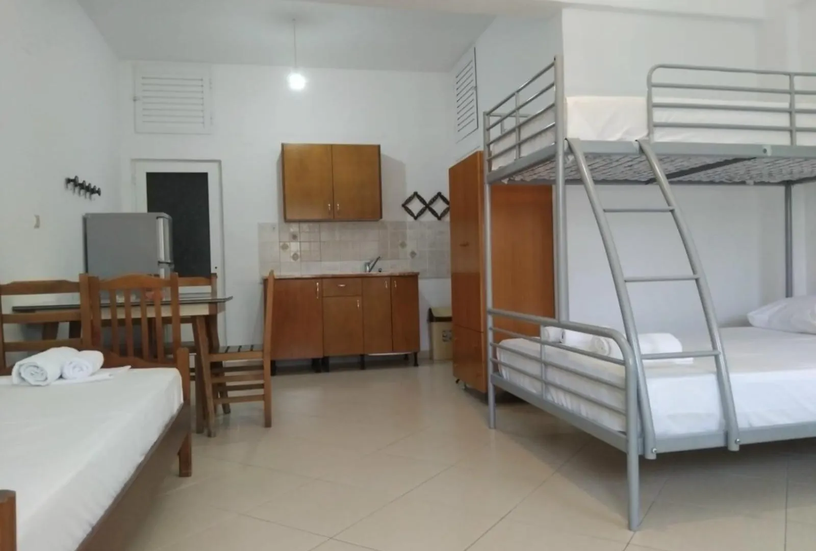 Rexhos Studios Himare 0*,  Albania