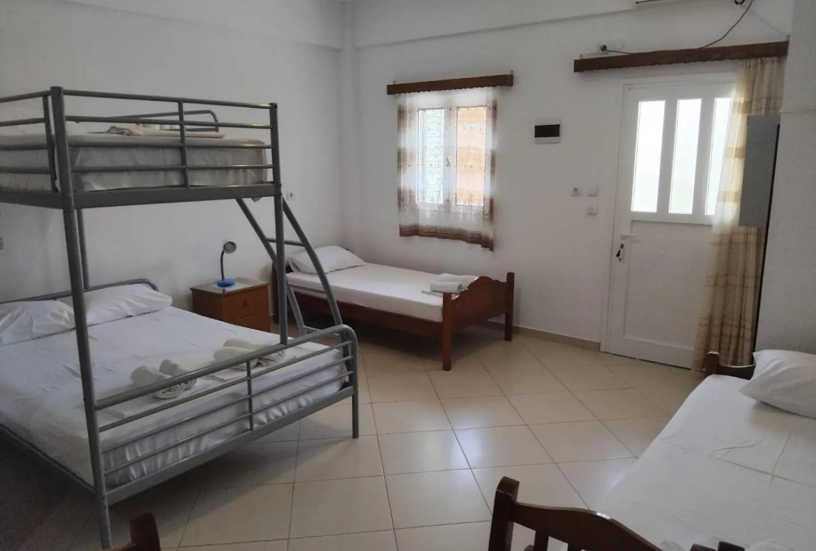 Rexhos Studios Himare Aparthotel