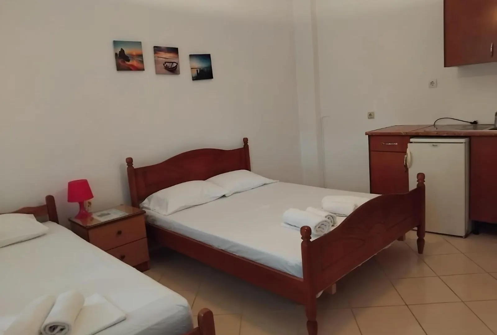 Rexhos Studios Himare Aparthotel